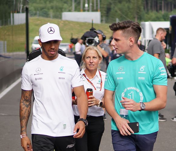 Lewis Hamilton (z lewej) i Patryk Krutyj