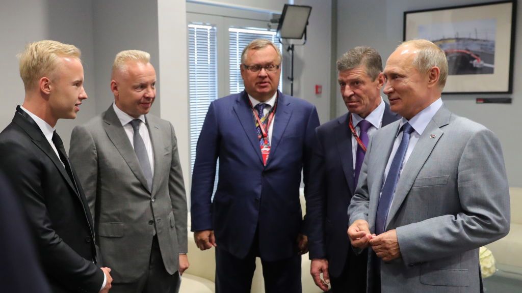 Dmitrij Mazepin (drugi z lewej) na spotkaniu z Władimirem Putinem
