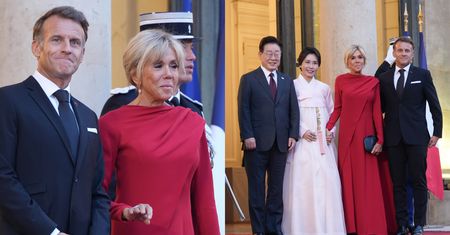 Brigitte Macron olśniła w krwistoczerwonej sukni na szczycie we Francji. Klasa sama w sobie? (ZDJĘCIA)