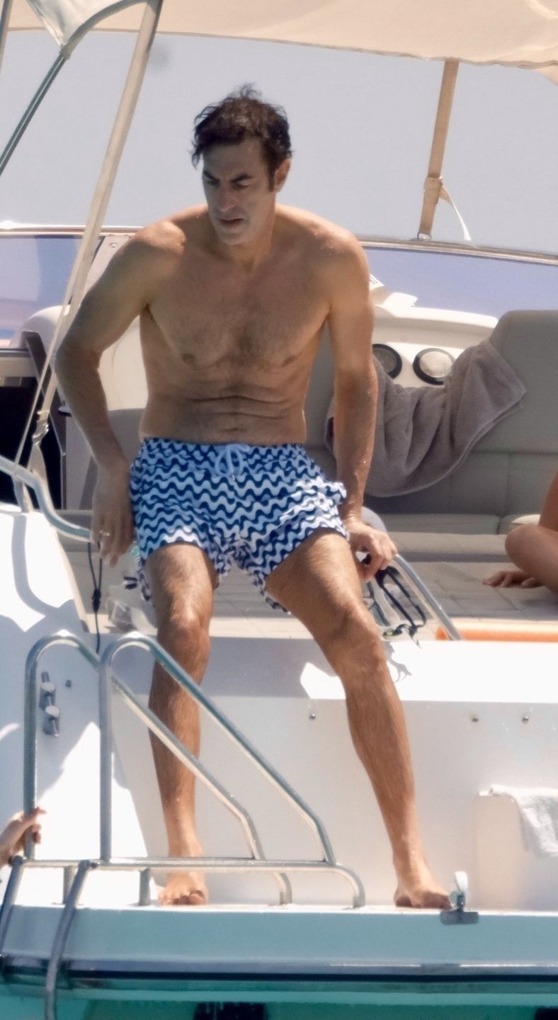 Sacha Baron Cohen świeci klatą na Ibizie