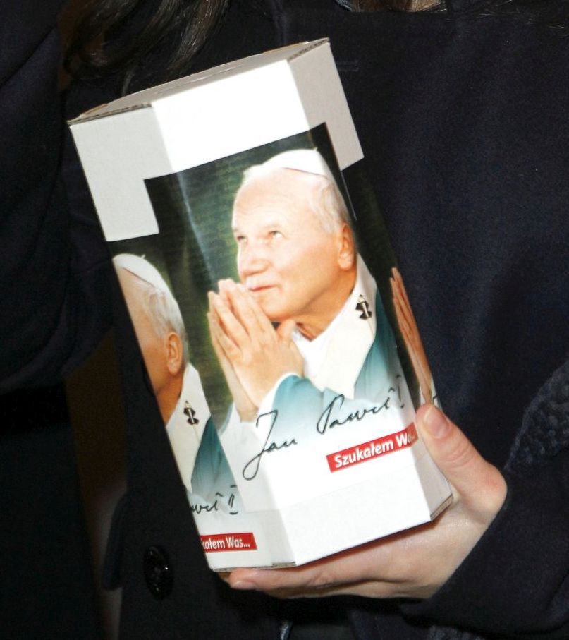 Katarzyna Cichopek na premierze filmu "Jan Paweł II. Szukałem Was...", 2011 rok