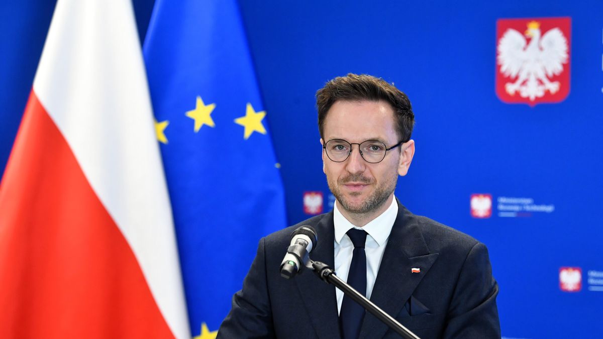 Na zdjęciu Waldemar Buda w trakcie konferencji prasowej