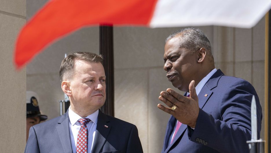 Minister B?aszczak na rozmowach w PentagoniePoland's Deputy Prime Minister and Minister of National Defense Mariusz Blaszczak, left, stands with Secretary of Defense Lloyd Austin during an honor cordon ceremony, upon his arrival at the Pentagon, Friday, May 5, 2023, in Washington. (AP Photo/Alex Brandon)Alex Brandon