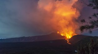 Lotnisko w Katanii znów ma problem. Etna pokrzyżowała plany turystów
