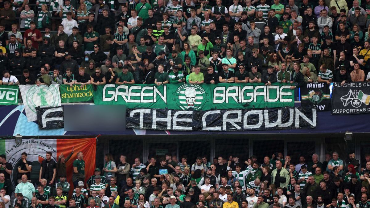transparent kibiców Celticu Glasgow na meczu z Szachtarem Donieck w Warszawie