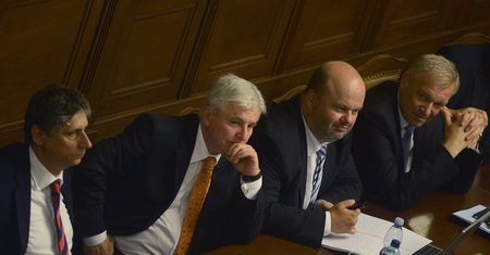 Czechy: rząd nie otrzymał wotum zaufania, ale będzie rządzić