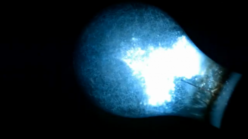 Błysk lampy w slow motion [wideo] 1