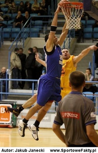 Czerwonka zdobył w meczu z MOSiRem 16 punktów