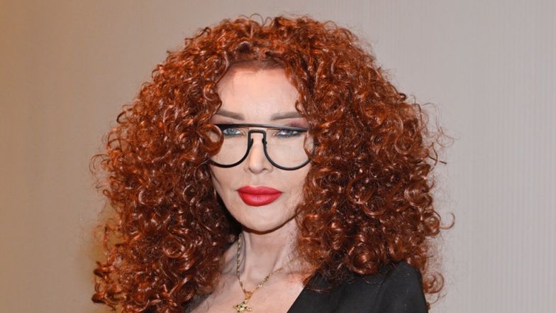 Ewa Minge wygina się w koronkowej stylizacji. Tak złożyła noworoczne życzenia