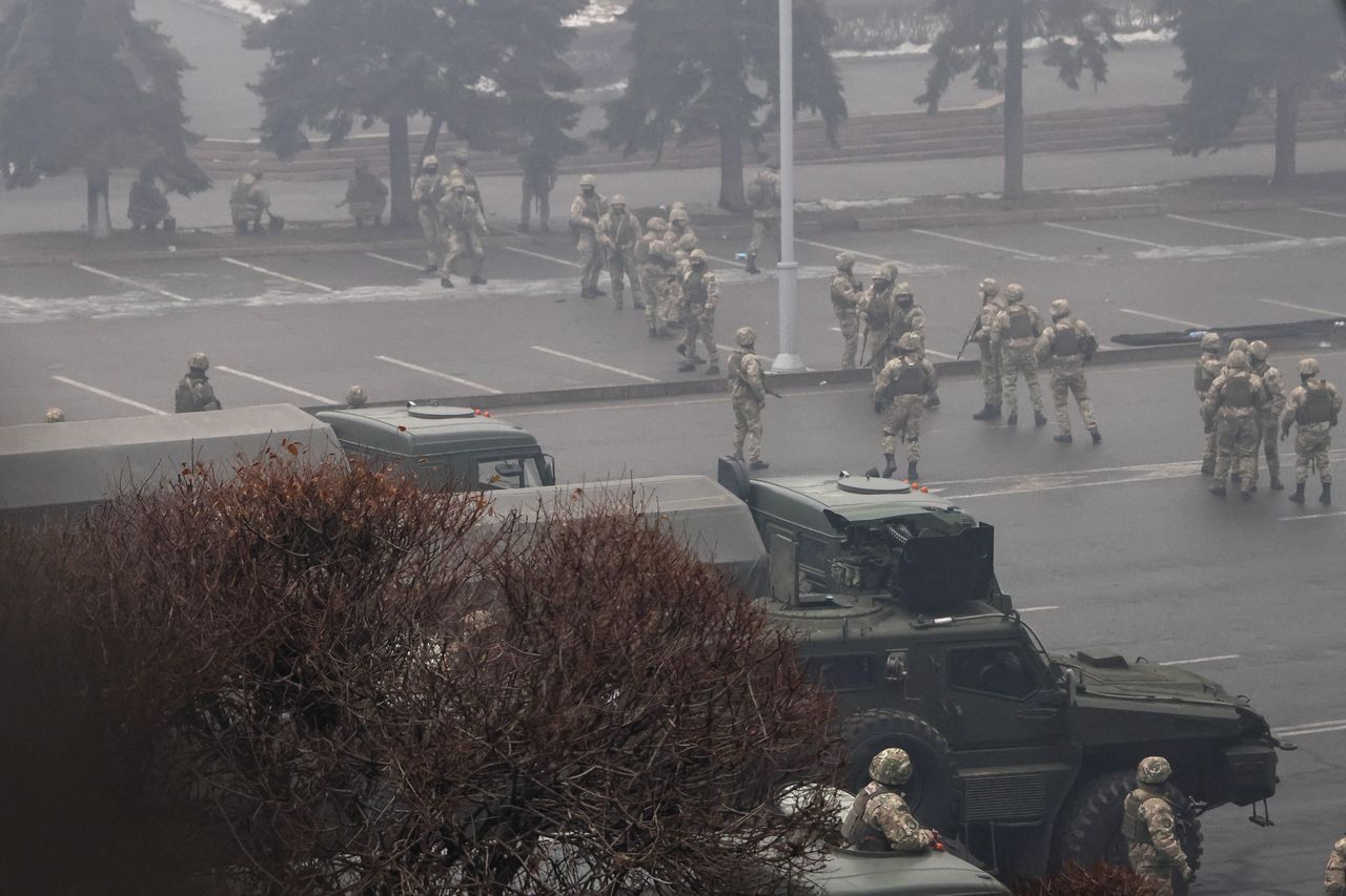 Kazachstan. Żołnierze strzelają do ludzi protestujących w stolicy kraju