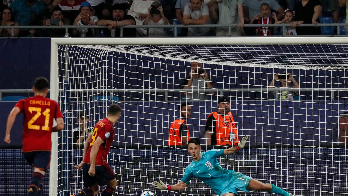 PAP/EPA / YURI KOCHETKOV / Na zdjęciu: interwencja Trafforda