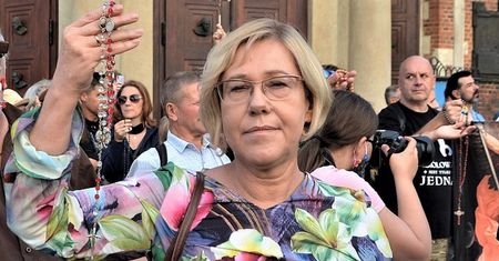 Barbara Nowak mówi o głupim społeczeństwie. "Naród Polski burzy się"