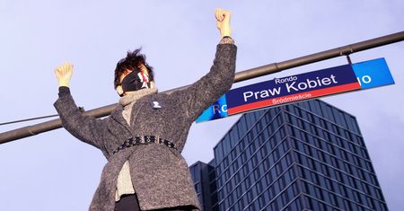 Spór o Rondo Dmowskiego. Trzaskowski odpowiada premierowi