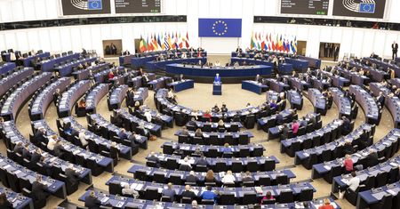 PE znów podnosi pensje europosłom. Przekonuje, że to nie jest podwyżka