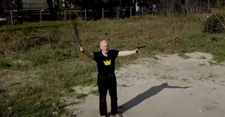 Janusz Korwin-Mikke wziął udział w #Hot16Challenge. Rap w wykonaniu polityka hitem internetu