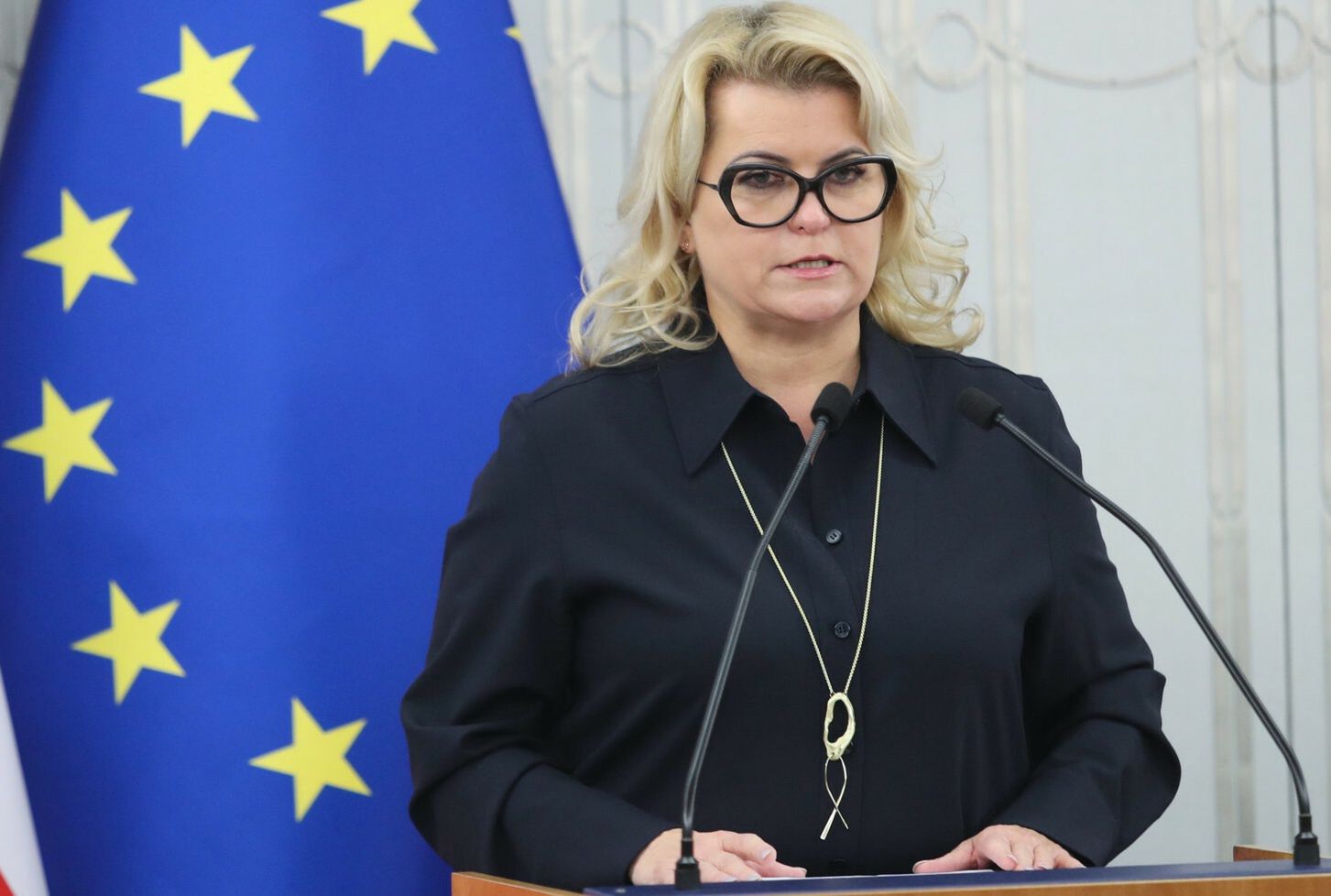 wiadomości,aktualności,WP Wiadomości Dramatyczne sceny w pociągu. Senator pomoga uratować życie pasażera