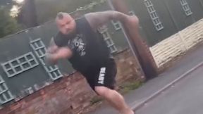 Rywal "Pudziana" wpadł w szał. Gonił samochód. "Urwę ci głowę"
