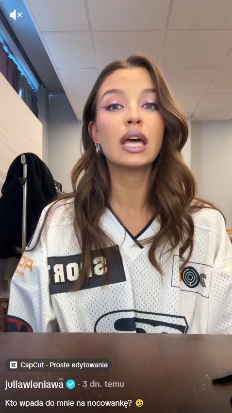 Julia Wieniawa objaśnia zasady nocowanki