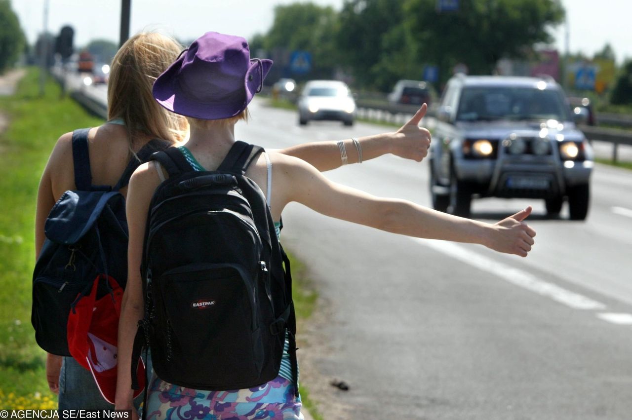 Kontrowersyjny przekaz od autostopowiczki? "Gdyby kobiety były kobietami, jeździłyby za darmo"