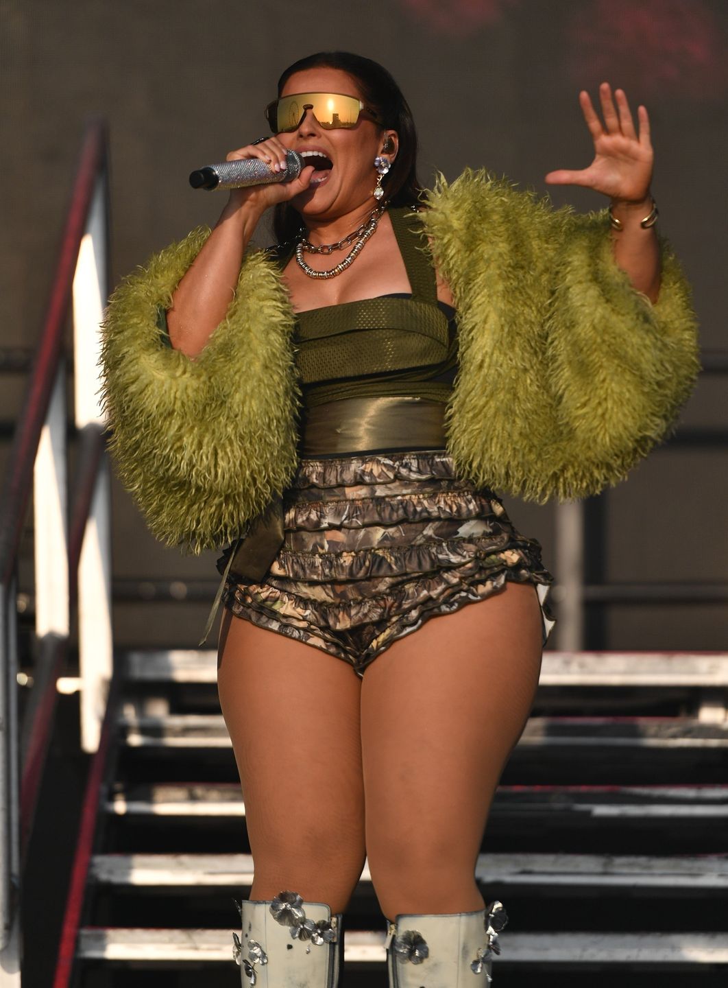 Nelly Furtado występuje na scenie