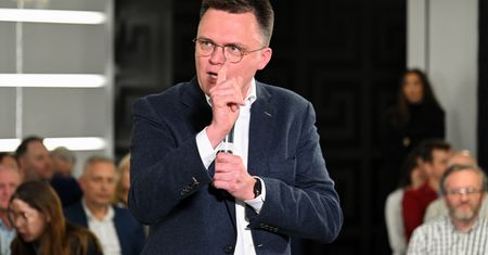 Na spotkaniu z Hołownią zrobiło się gorąco. "Nie wolno ich karać"