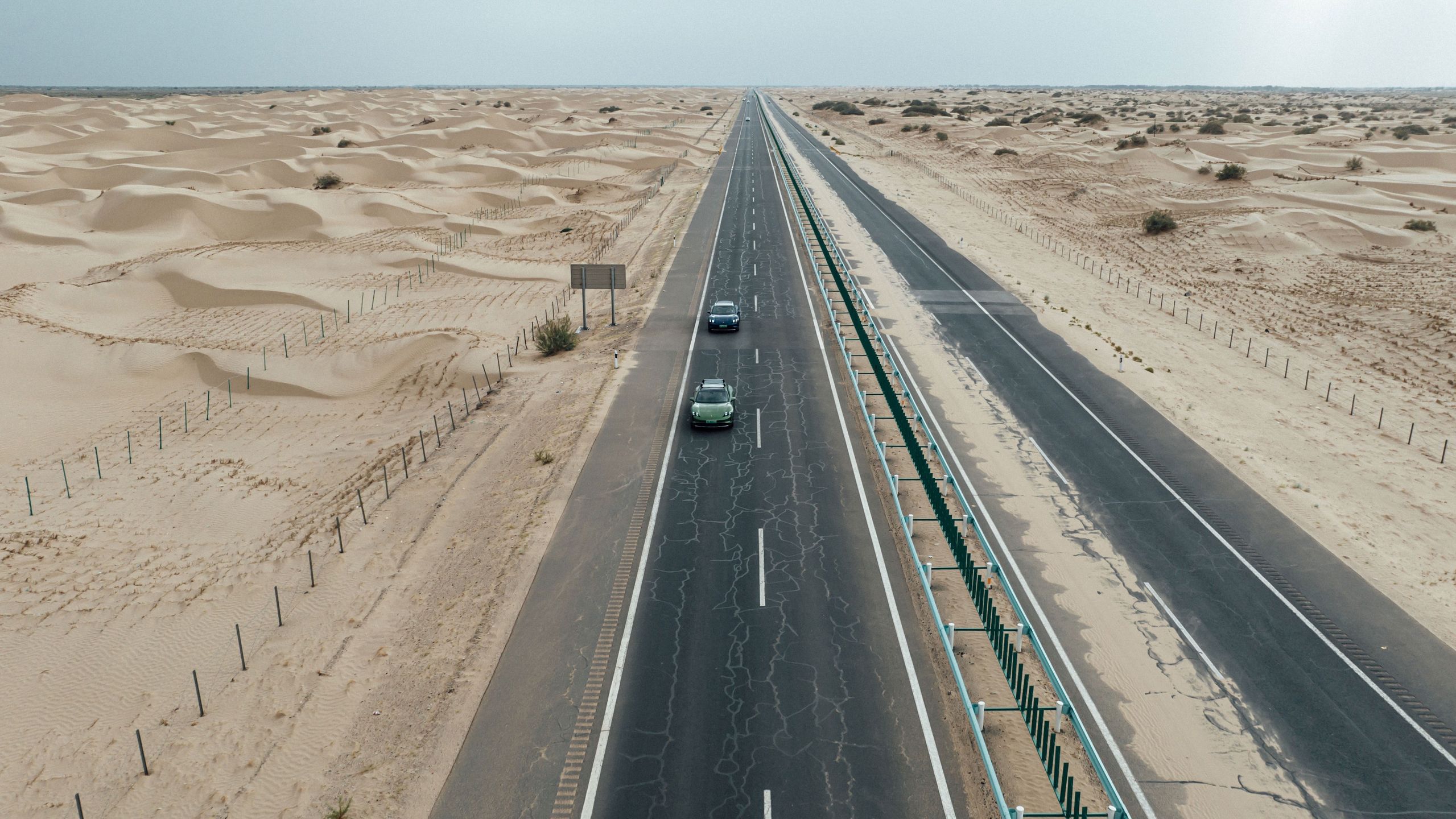 Porsche taycan cross turismo w drodze na Hongtu Daban