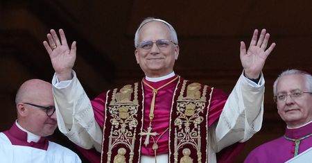 Oni najbardziej cieszą się z wyboru papieża.  Zarobili na nim fortunę