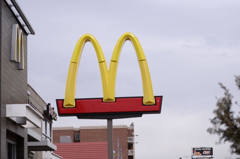 McDonald's zapowiedział nowy format restauracji. Powrót maskotki z lat 80.