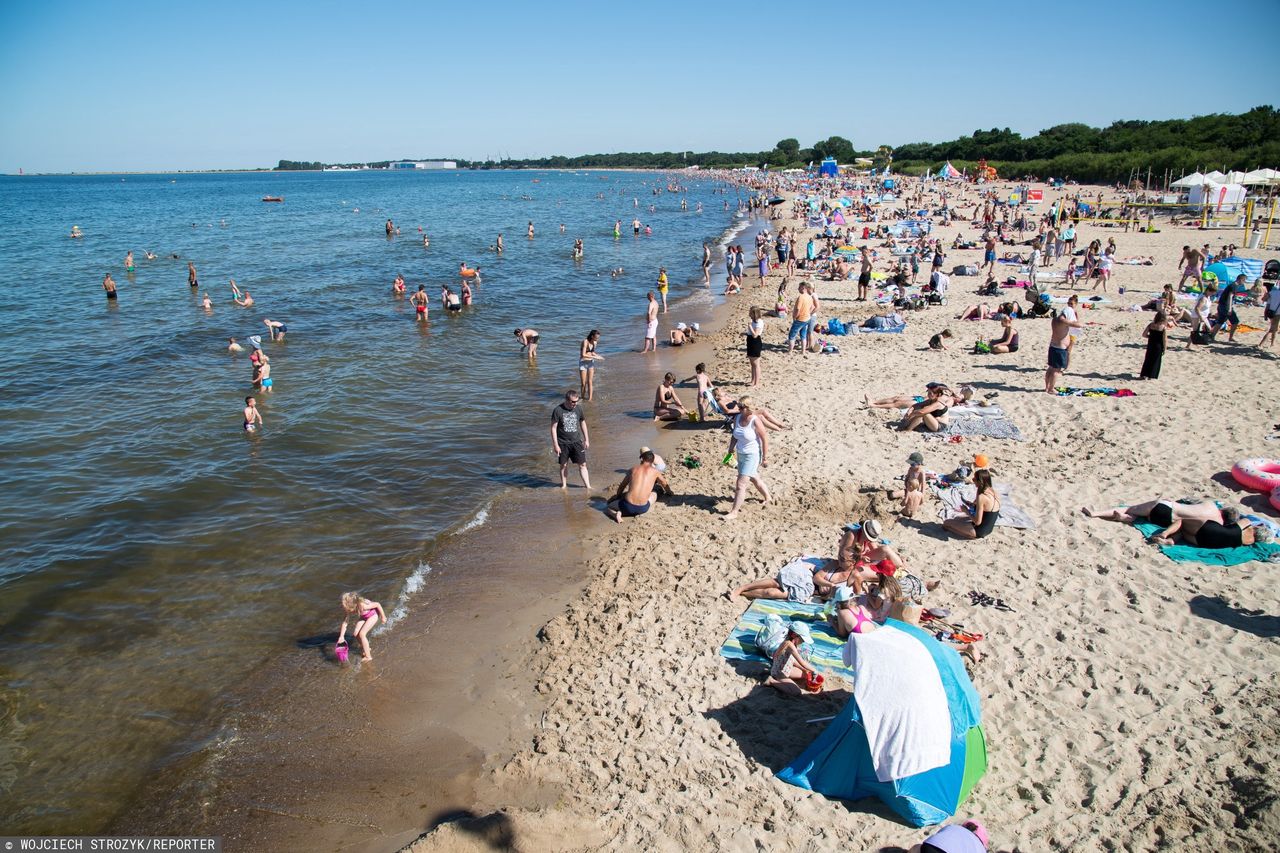 Wakacje 2020. Polacy bronią wakacji nad Bałtykiem. "Normalne ceny"
