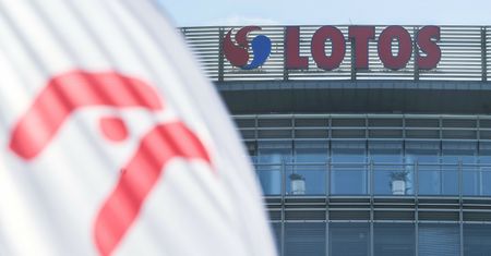 Fuzja Orlenu z Lotosem. Dulkiewicz: Oddany w ręce morderców i łapówkarzy