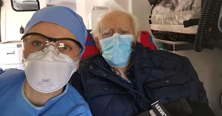 Zdjęcia ludzi, którzy przeszli COVID-19 pokazują, że sprawa jest poważna