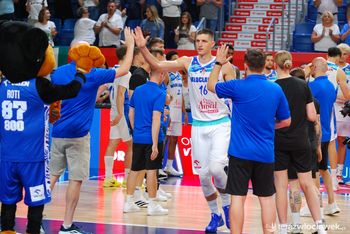 Anwil pokaże nowe stroje w Hali Mistrzów. Kibice zagrają z Rottweilerami dla Arturka