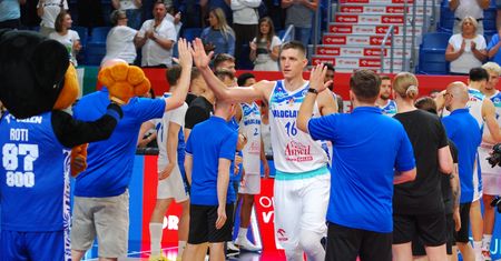 Anwil pokaże nowe stroje w Hali Mistrzów. Kibice zagrają z Rottweilerami dla Arturka