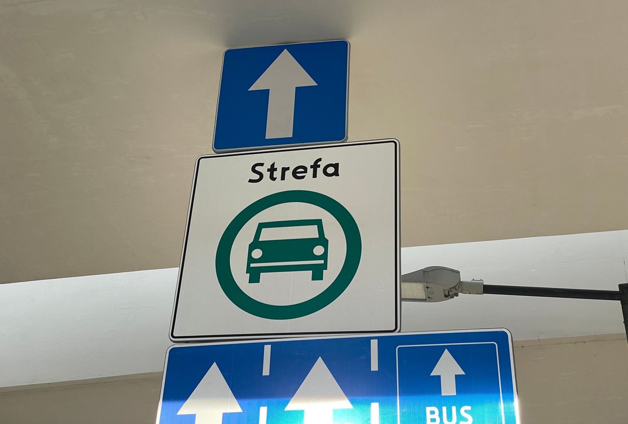 Mało mandatów, dużo opłat. Co się dzieje w krakowskiej strefie czystego transportu