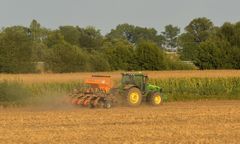 Ciągnik rolniczy przygniótł 47-latka. Mężczyzna nie żyje