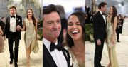 Hugh Jackman i jego nowa wybranka cieszą się uwagą fotoreporterów na Met Gali. To dla niej aktor po 27 LATACH zostawił żonę (ZDJĘCIA)