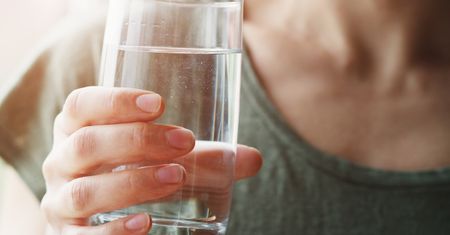 Która woda jest najlepsza do picia? Odpowiedź wcale nie jest taka oczywista
