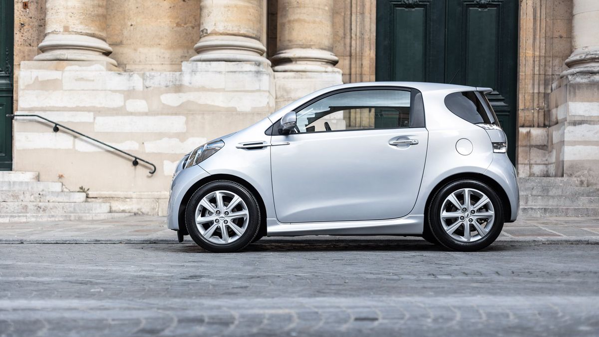 Aston Martin Cygnet. W okresie produkcji był absurdalnie drogi i do dziś to się nie zmieniło