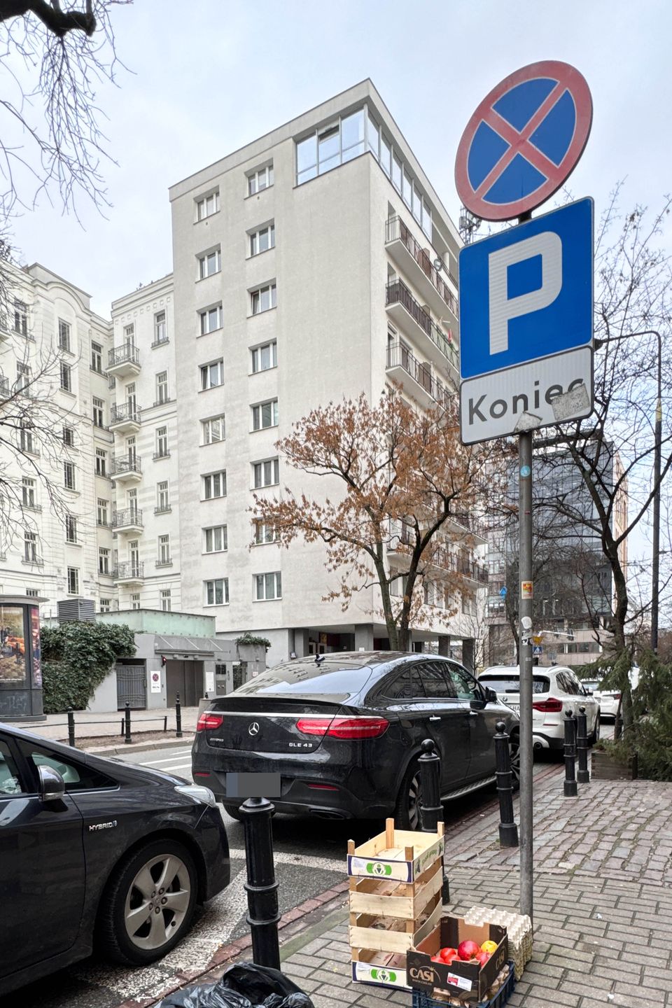 Krzysztof Ibisz parkuje na zakazie