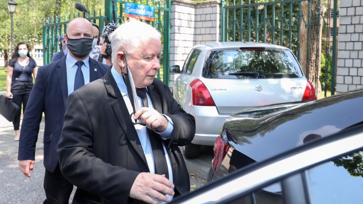 W całym 2019 roku Jarosław Kaczyński dostał 82 872,26 zł emerytury. Do tego jako poseł zarobił 124 tys. zł.