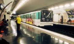 Blackout w części Paryża. Wstrzymano niektóre linie metra