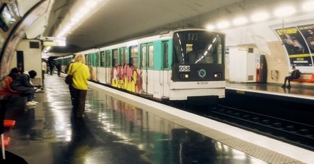 Blackout w części Paryża. Wstrzymano niektóre linie metra