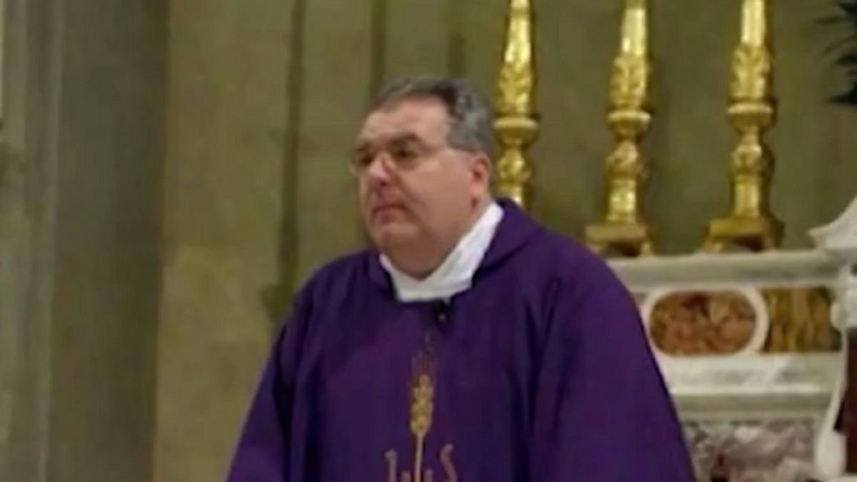 Ksiądz nazywany jest w mediach "Don Euro".