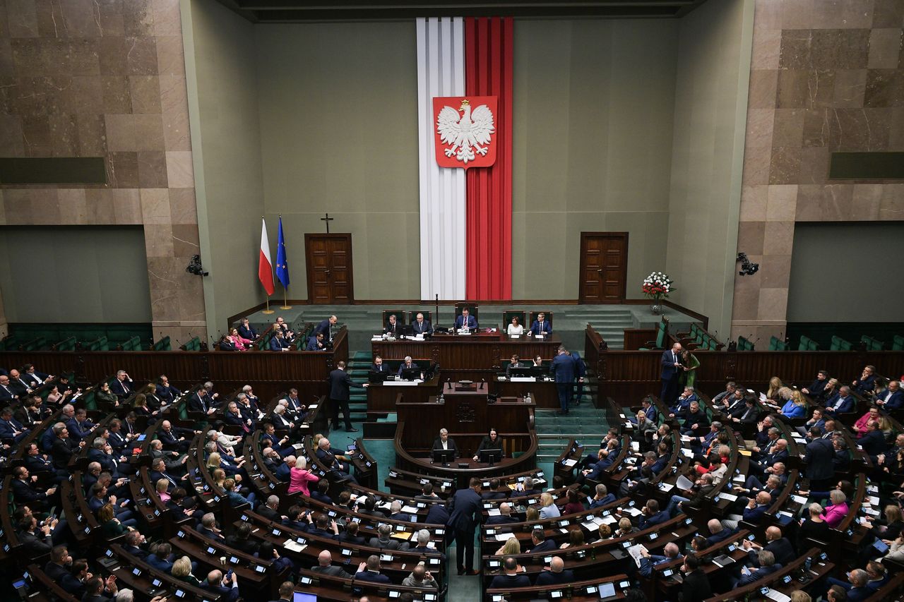 Posiedzenie Sejmu 29 listopada. Gdzie śledzić na żywo? Pełen harmonogram obrad