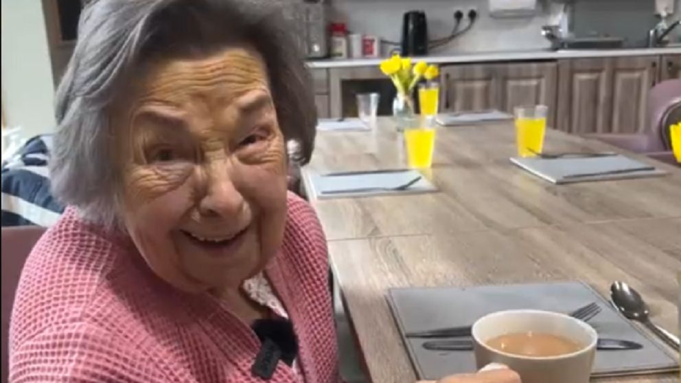 Skończyła 107 lat. Uwielbia pić herbatę