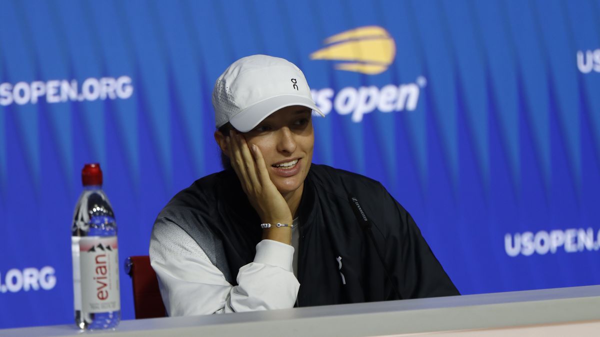 Nowy Jork, USA, 25.08.2023. Iga Świątek podczas konferencji prasowej przed wielkoszlemowym turniejem tenisowym US Open, 25 bm. w Nowym Jorku. (mk) PAP/Marcin Cholewiński