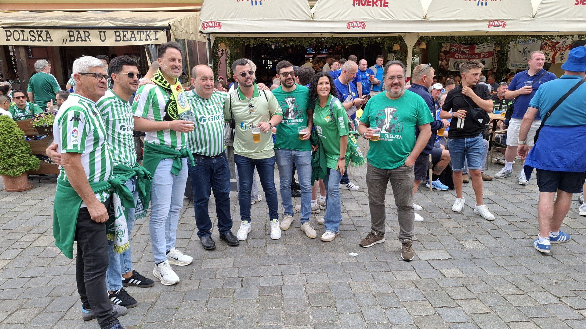 Wrocławski Rynek jest zielony. Tysiące kibiców, wygrywa Betis. Finał Ligi Konferencji 2025