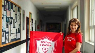 "Nauczyciele z życiem". DKMS czeka na zgłoszenia w konkursie dla szkół