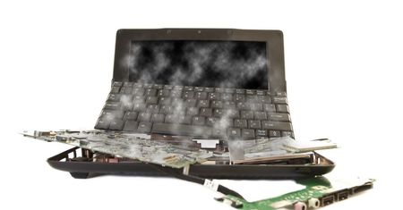 "Kompletnie zielony już po trzech miesiącach może być bardzo dobrym technikiem". Rozmawiamy z naprawalaptopow.pl - najpopularniejszymi mechanikami w Internecie