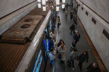 W moskiewskim metrze władze mogą kontrolować telefony pasażerów